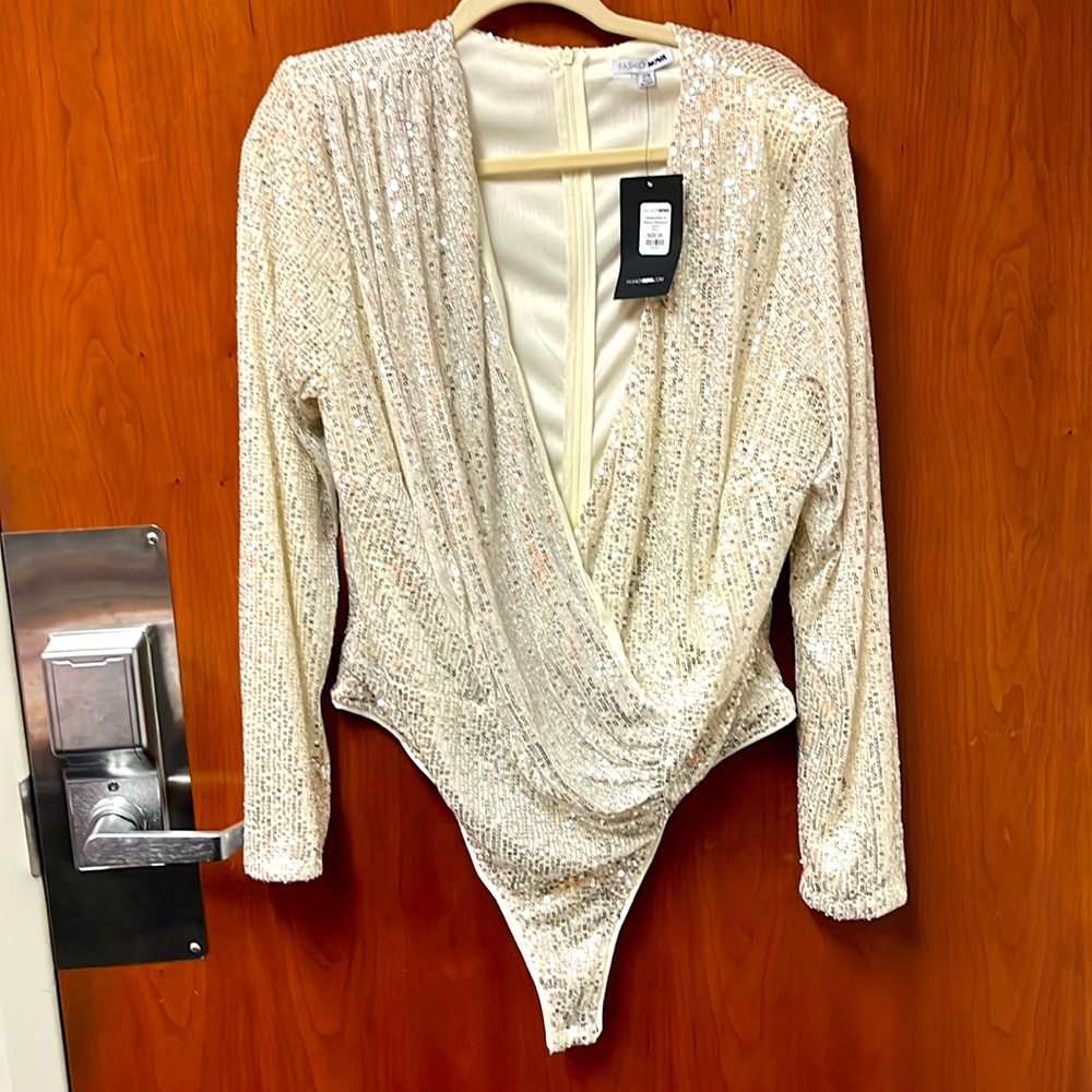 NEVER WORN NEW WITH TAGS Fashion Nova Body Suit “speechless in sequin bodysuit”